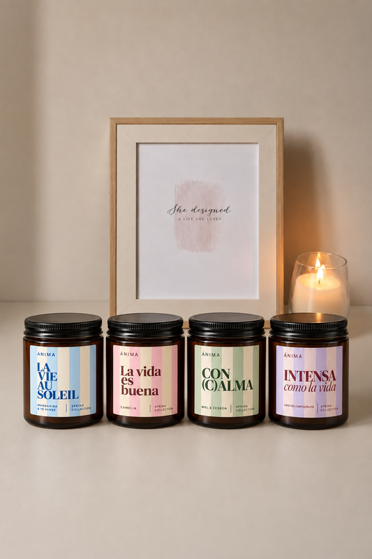 Spring Collection de ÁNIMA con cuatro velas aromáticas en frascos ámbar